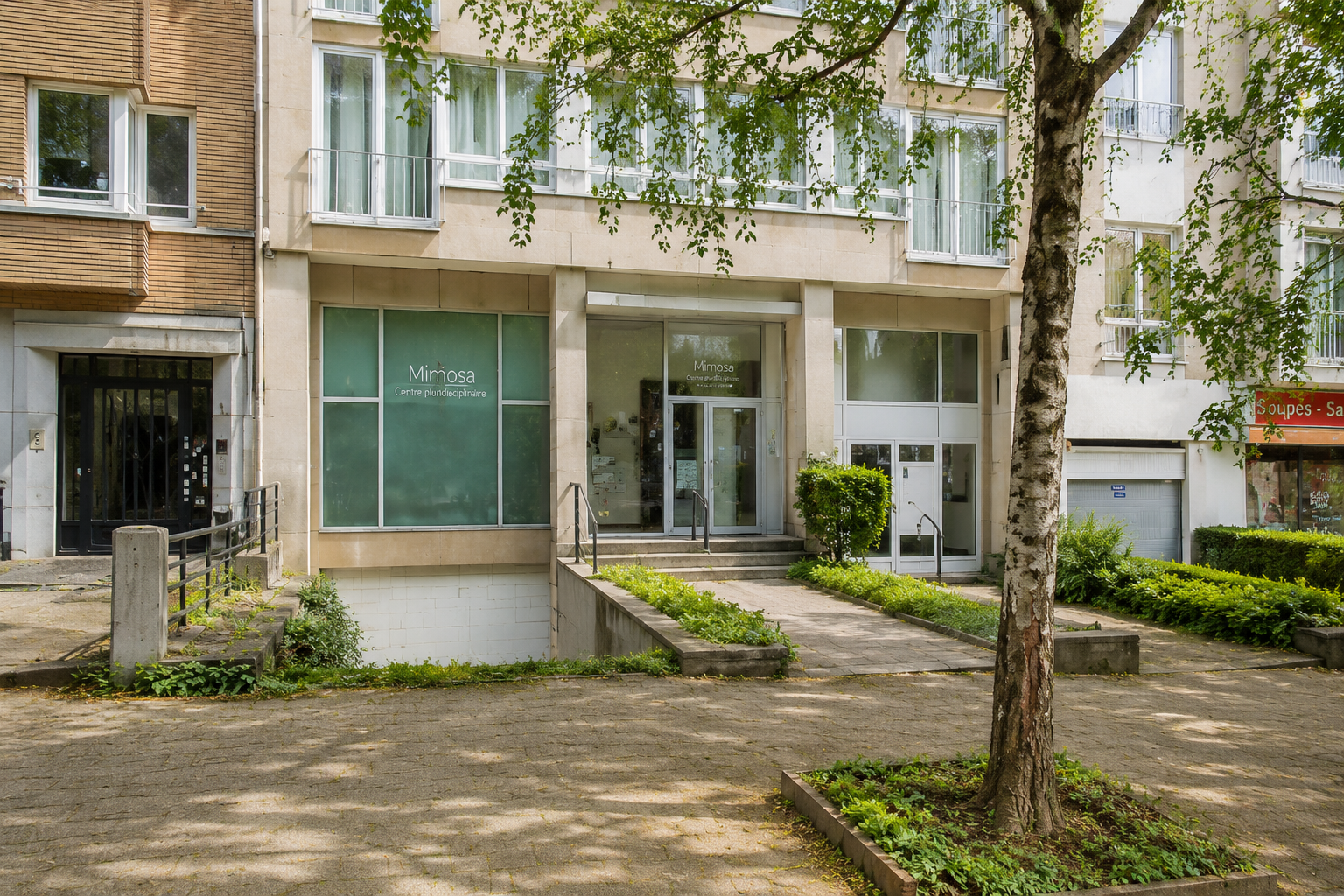 Entrée du Centre Mimosa, avenue Air Marshal Coningham 8 à Ixelles